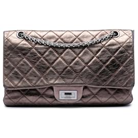 Borsa a tracolla Chanel Reissue 2.55 Double Flap in pelle di vitello invecchiata metallizzata marrone