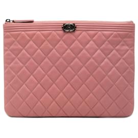 Clutch Boy O Case in agnello trapuntato rosa Chanel Medium