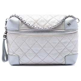 Borsa a tracolla Silver Chanel CC Quilted Metallic Calfskin Street Allure