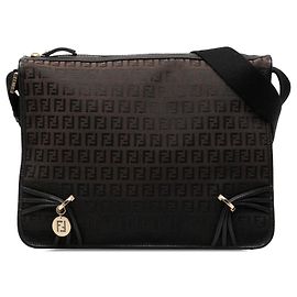 Fendi Zucchino Canvas Umhängetasche in Braun mit F-Anhänger