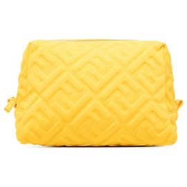 Beauty case in tessuto tecnico con stampa Zucca in rilievo giallo Fendi