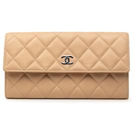 Cartera larga Chanel CC acolchada en caviar beige