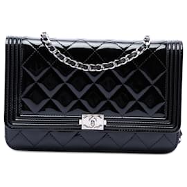 Borsa a tracolla Chanel Boy Wallet on Chain in vernice trapuntata nera