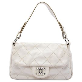 Borsa a tracolla On The Road Flap in pelle di vitello lucida bianca Chanel