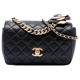 Borsa a tracolla Chanel Medium Quilted Lambskin Private Affair Camellia Flap Nera