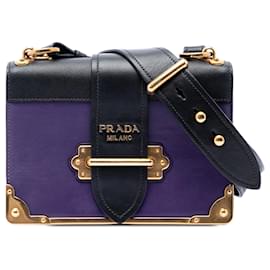 Borsa a tracolla Prada City Calf Cahier con finiture in Saffiano viola