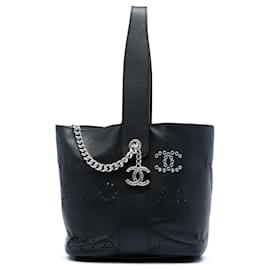 Borsa bucket Chanel Small in pelle di vitello traforata nera con logo eyelet