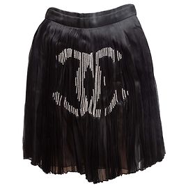 Falda de seda plisada Chanel en blanco y negro con perlas falsas y logotipo CC Talla FR 38