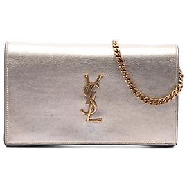 Borsa a tracolla Kate Medium in pelle di vitello metallizzata rosa Saint Laurent Monogram
