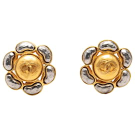 Orecchini a clip Chanel CC Bicolor in ottone con fiore dorato