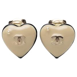Orecchini a clip in resina e perle finte bianche con cuore CC Chanel