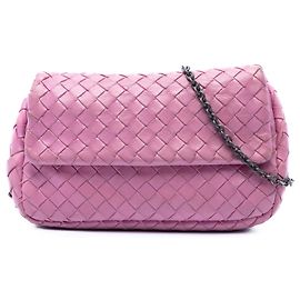Mini borsa a tracolla con patta e catena espandibile in nappa intrecciato rosa Bottega Veneta