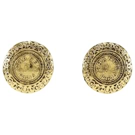 Brincos de pressão Rue Cambon Medallion banhados a ouro Gold Chanel