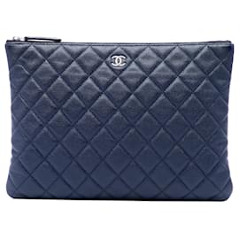 Clutch O Case in Caviar Trapuntato Blu Chanel Taglia Medium