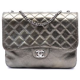 Borsa a tracolla Chanel Medium Metallic Crackled Calfskin Clams Pocket Flap Grigia