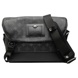 Borsa a tracolla Louis Vuitton Monogram Eclipse Voyager PM nera