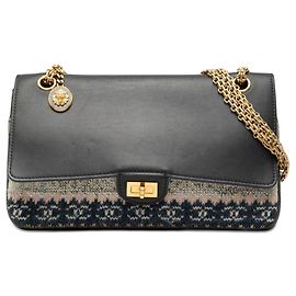 Borsa a tracolla Chanel Reissue 2.55 Medallion in pelle di vitello liscia nera e maglia Nude Double Flap 226