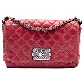 Borsa a tracolla Chanel Soft Boy Flap in pelle di vitello laccata trapuntata rossa