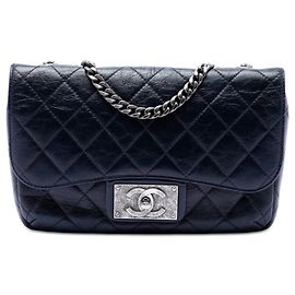Borsa a tracolla Chanel Medium Quilted Glazed Calfskin CC Plate Flap Blu
