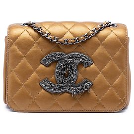 Borsa a tracolla Chanel Limited Edition Mini in agnello metallizzato trapuntato con catena CC e frange