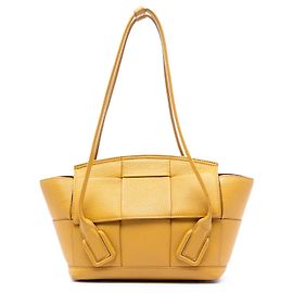 Sac à main Bottega Veneta Small Goatskin Maxi Intrecciato Arco jaune