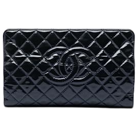 Clutch Timeless Chanel CC trapuntata in vernice blu