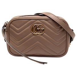 Bolso bandolera Gucci Mini GG Marmont Matelasse de cuero marrón