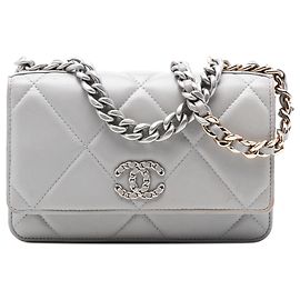 Borsa Satchel 19 in agnello trapuntato grigio Chanel con catena