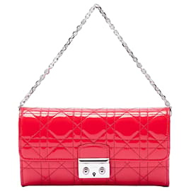 Miss Dior Wallet on Chain Handtasche aus rotem Dior Lackleder Cannage