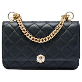 Borsa a tracolla Chanel CC in agnello trapuntato nero con perle