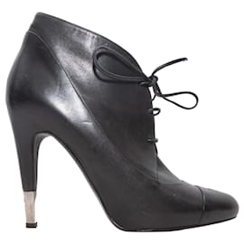 Stivaletti con tacco e punta nera in pelle Chanel Nero Taglia 41