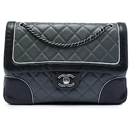 Bolso de hombro Chanel Paris Salzburg Medium Bicolor en piel de cordero acolchado Tyrolean Flap Gris