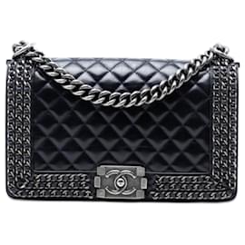 Borsa a tracolla Chanel Old Medium Boy Flap in pelle di vitello lattato trapuntato blu con catena