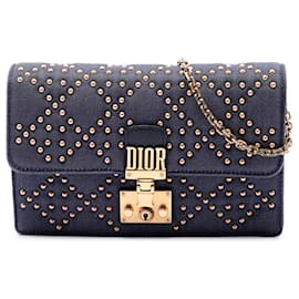 Sac porté en bandoulière et pochette à chaîne DiorAddict en denim bleu avec détails cannage cloutés Dior