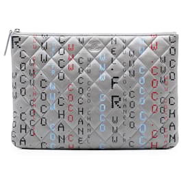 Clutch Chanel Medium Quilted Lambskin Gray Data Center O Case
