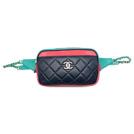 Borsa a cintura Chanel tricolore trapuntata in pelle di capra blu (interno ed esterno)