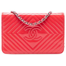 Borsa a tracolla con catena Chanel CC in vernice trapuntata diamante rosso