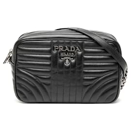 Borsa a tracolla Diagramme in pelle di vitello morbida nera Prada