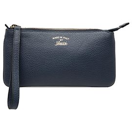 Pochette da polso Swing in pelle martellata blu Gucci