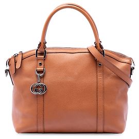 Borsa satchel Gucci Medium in pelle di vitello marrone con charm GG