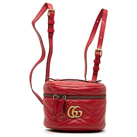 Zaino rotondo Gucci Mini GG Marmont Matelasse in pelle di vitello rosso