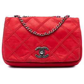 Bolsa transversal Chanel de aba em couro de vitelo iridescente vermelho com costura diamante