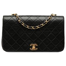 Borsa a tracolla Chanel Medium Quilted Lambskin Full Flap nera