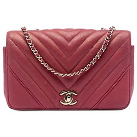 Borsa a tracolla Chanel Small Chevron Caviar rossa con patta