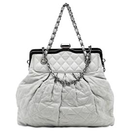 Borsa Chanel Chic Quilt Frame in pelle di vitello iridescente grigia