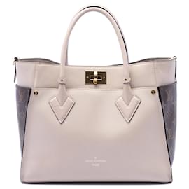 Borsa Louis Vuitton Monogram On My Side MM Beige
