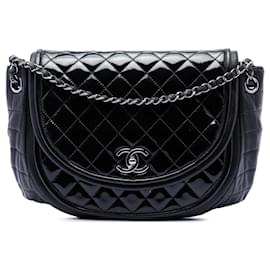 Borsa a tracolla Chanel Twist Crescent in vernice trapuntata e agnello nero