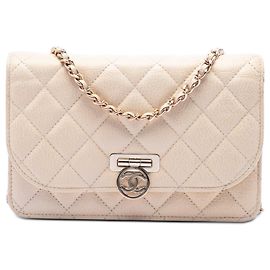 Borsa a tracolla con catena Chanel beige in pelle di vitello trapuntata con chiusura Round CC
