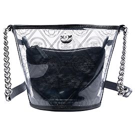 Borsa a secchiello Camellia Coco in PVC e pelle di vitello stropicciata nera Small di Chanel