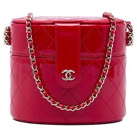 Beauty case rotondo Chanel CC trapuntato in vernice rosso con tracolla a catena
